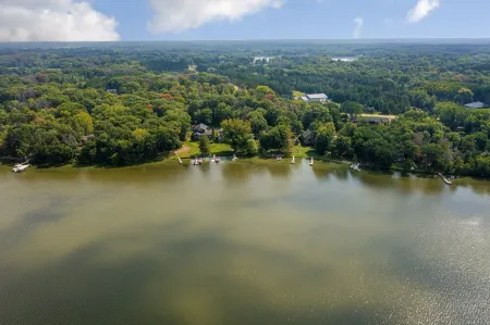 Lakeside Retreat- 7beds/4bd/2ba! Family and pet friendly! Отели в г. Шерберн