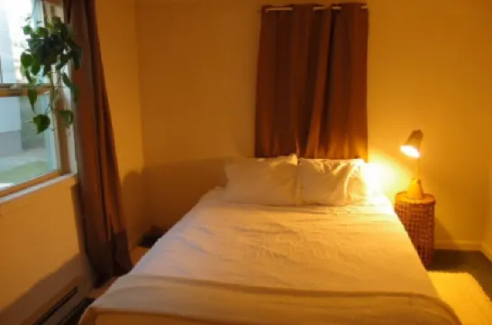 Cozy Micro-Brewery Home Hotels near Fairhaven Station