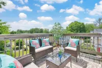 WeHa Penthouse w/ Private Deck