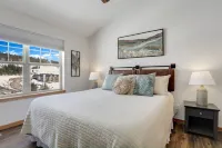 Majestic Views and Wildlife Access - Stunning Mountain Retreat فنادق في Fraser
