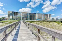 Beautiful 3 bedroom oceanfront condo on the 5th floor with Fishing Pier!