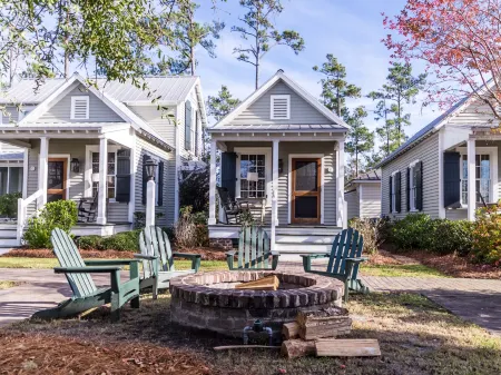 Marina Access and On-Site Amenities - Charming Cottage Retreat