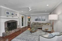 Large Back Deck and Fast Wifi - Charming Spacious Retreat Hotels in Irmo