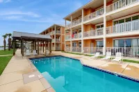 Wonderful Beach Condo W/ Shared Pools, Beach Boardwalk, Water View & WiFi Hotel di Dauphin Island