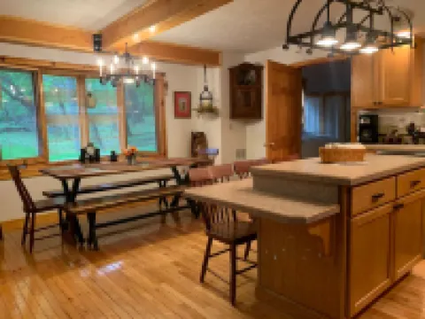 Tranquil Retreat - Mountain View, WiFi, Front Porch