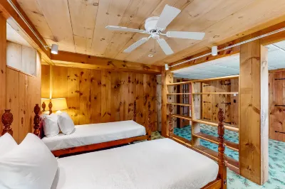 Mittersill alpine lodge w/ infinity view of the mountains and forest