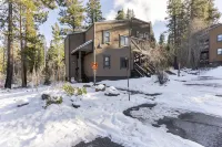 Charming Mountain Haven with Fireplace and Scenic Patio - Cozy Retreat