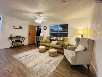 Charming Cowboy Retreat with Cozy Living and Rustic Decor - Delightful Getaway