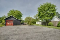Hot Tub, Jacuzzi and Spacious Outdoor Oasis - Gorgeous Retreat