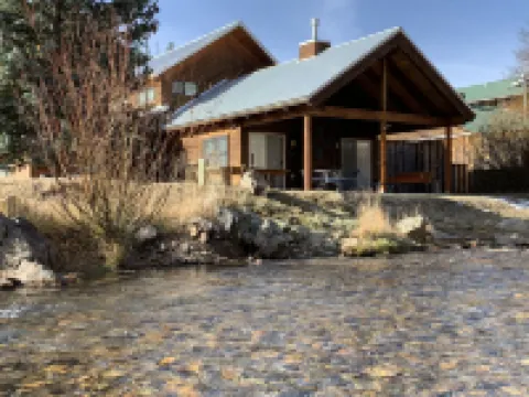 Riverfront Access and Cozy Charm - Tranquil Mountain Retreat
