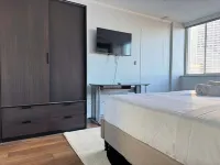 City View and Free Parking - Cozy Urban Sanctuary