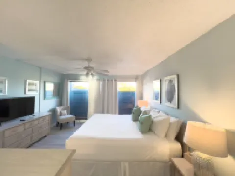 Direct Beach Frontage and Heated Pool - Charming Coastal Hideaway