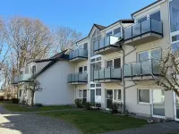 Süße Ferienwohnung in Mönchgut mit Direktem Strandzugang