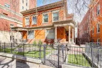Unique Charm with Jetted Tub and Modern Decor - Stunning Historic Oasis Hotels in Cherry Creek