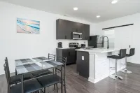 Serene Retreat - Private Patio, Fast Wifi, On-site Laundry