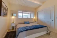 Oceanfront condo near Gearhart Golf Links - walk to beach - dogs welcome Oct-May Hotels in Gearhart