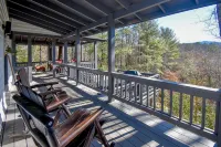 The Happy Place | Cabin in Blue Ridge with sweeping mountain views & hot tub Hôtels à : Comte de Gilmer