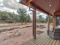 Gorgeous Cabin w/direct trail access for hiking & off roading! โรงแรมในเพย์สัน