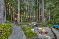 Lakefront cottage with docks, kayak, deck, firepit & new grill - drive to skiing