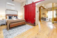 Stylish Loft with Historic Charm - Modern Urban Escape