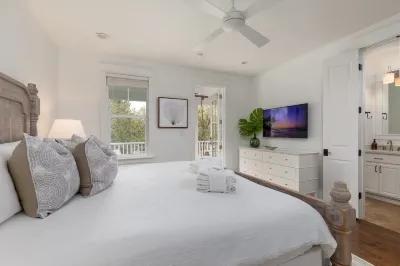 Access to Golf Cart and Bikes - Stunning Family Retreat