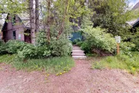 Two-bedroom Plus Loft Chalet w/ Mountain Views - شاليه