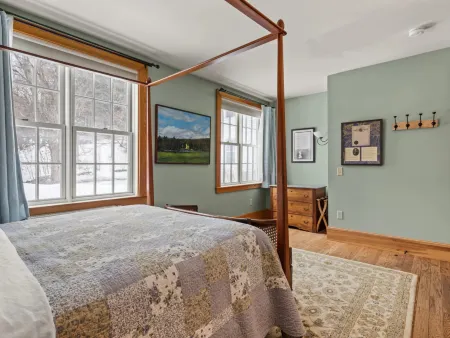 Charming Escape with Historic Touches - Accessible and Cozy Retreat