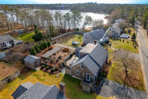 Charming Lakeside Escape with Kayaks and Fire Pit - Cozy Retreat