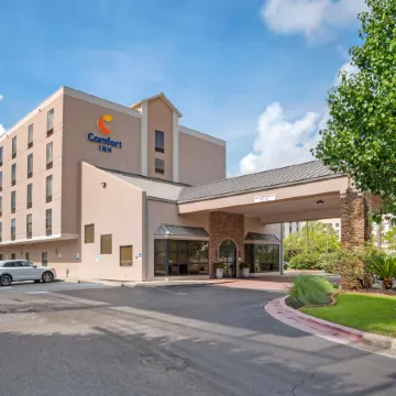 Comfort Inn University Area Отели рядом с достопримечательностью «Стадион LSU Tiger»