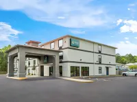 Quality Inn & Suites Biloxi - Ocean Springs Hotels in Latimer