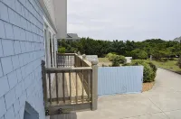 Panoramic Sunset Views and Spacious Deck - Beautiful Soundfront Retreat