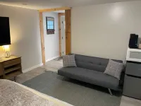 Cozy Studio with Smart TV and Private Parking - Charming Retreat