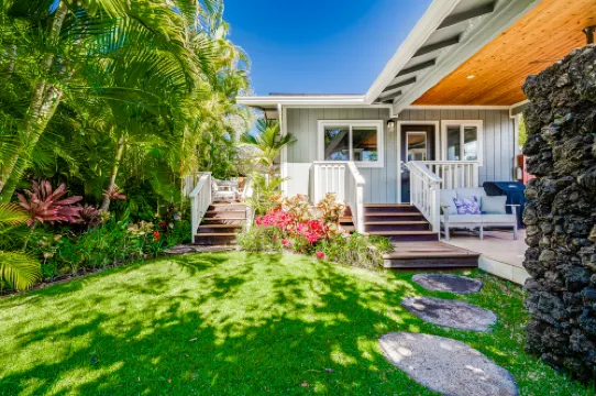 Private Saltwater Spa and Outdoor Oasis - Luxurious Tropical Haven