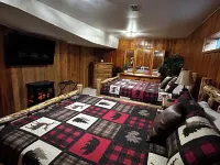 Amazing mountain views, daily wildlife show and a cozy log house for serenity.