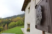 La Maison de Dolphe Chalet de Charme & Art Gallery Hôtels à : Chatillon