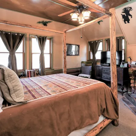 Gold Mountain Manor