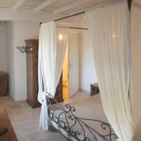 Mas Dansavan Chambres d'hôtes Отели в г. Оппед