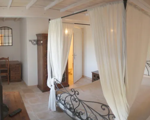 Mas Dansavan Chambres d'hôtes Hotele w: Oppede