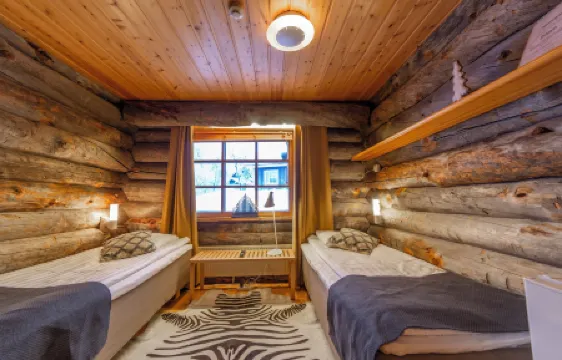 Kuukkeli Log Houses Teerenpesä