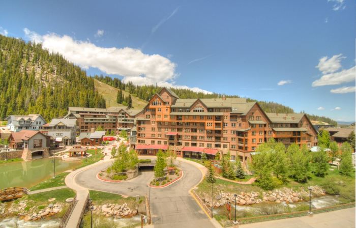 Zephyr Mountain Lodge
