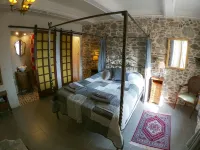 Chez les Amis Hotels in Saint-Nazaire-de-Ladarez