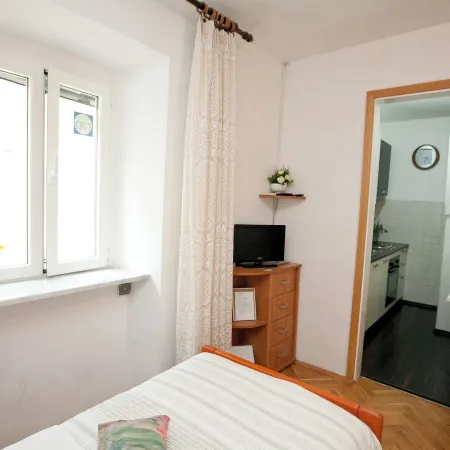Victoria Apt Old Town by Adex Travel