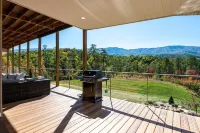 Sleeps12 Pet Friendly 2 Hottubs Views Full Kitchen Hotel di Cosby