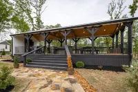 Serene Retreat with Nature and Adventure - Charming Tiny Home Hotels in Stewart County