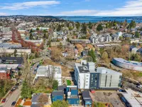 Echo Loft: A Modern Escape Hotels near Delridge