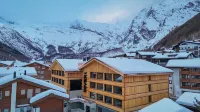 Revier Mountain Lodge Saas-Fee Hotels in Saas-Balen