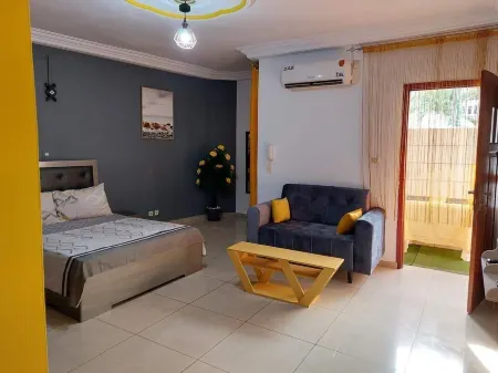 Rev Residence Отели в г. Абиджан