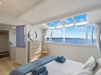 Cystanog Fach - Spectacular Sea Views, Balcony and Terrace, Parking Hotels in Saundersfoot