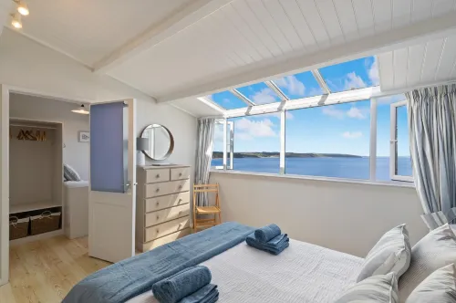 Cystanog Fach - Spectacular Sea Views, Balcony and Terrace, Parking