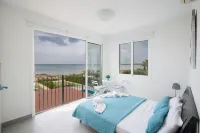 Villa Suri, Luxury Seafront Villa